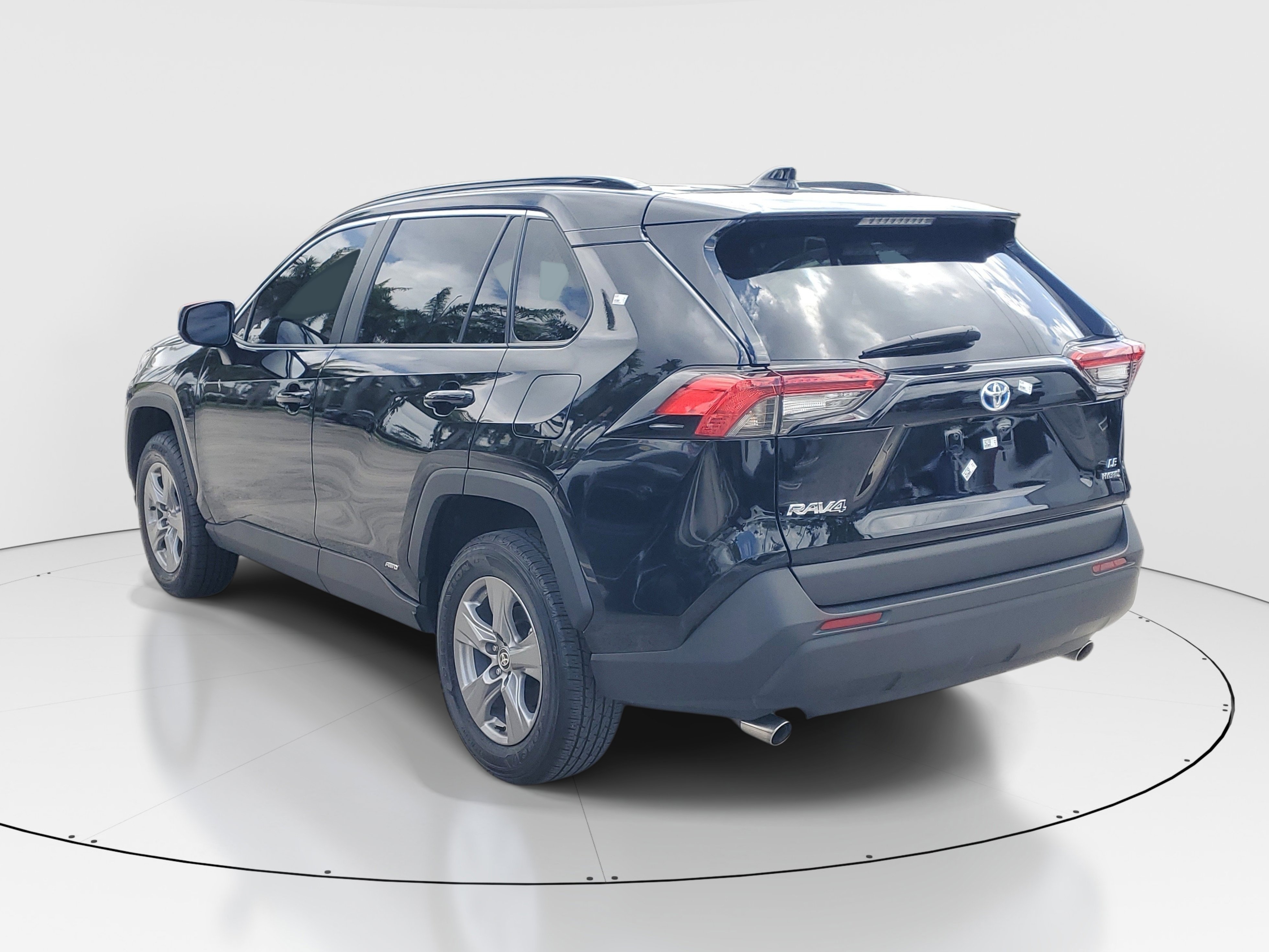 Certified 2024 Toyota RAV4 LE AWD/4WD image 5