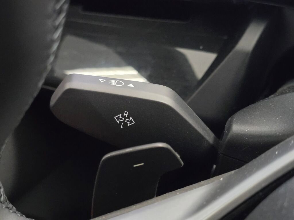 Used 2026 BMW 530i xDrive w/ Premium Package image 43