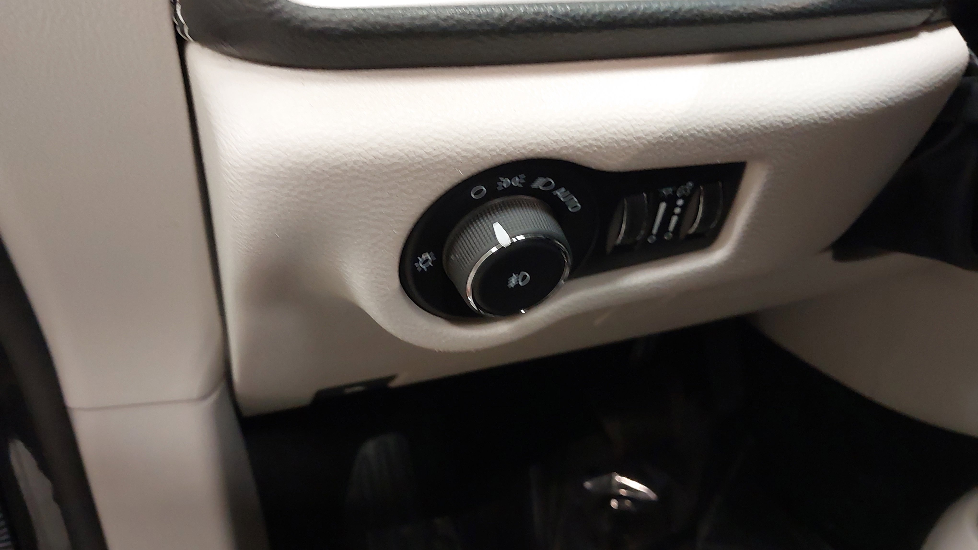 Used 2024 Chrysler Pacifica Touring-L image 23