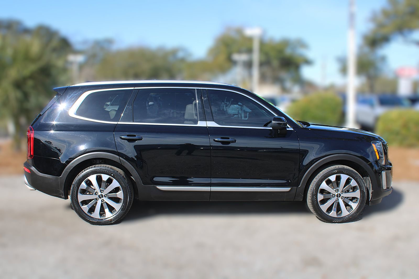 Certified 2022 Kia Telluride S image 5