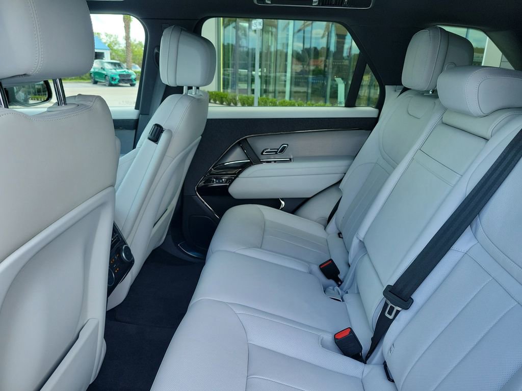 Used 2025 Land Rover Range Rover Sport SE AWD/4WD image 16