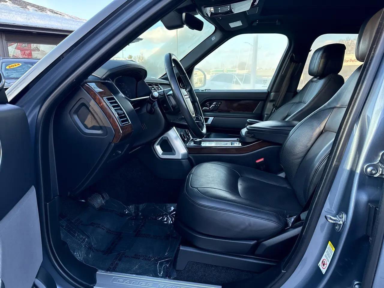 Used 2020 Land Rover Range Rover HSE image 22