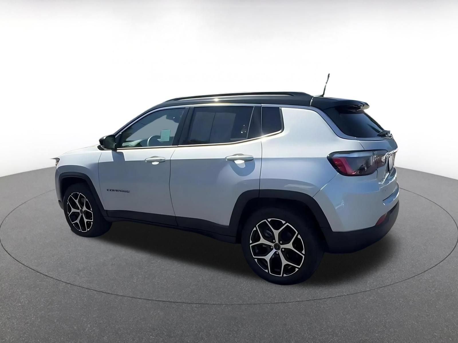 Used 2025 Jeep Compass Limited AWD/4WD image 9