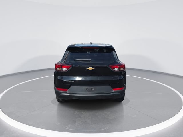 Used 2023 Chevrolet TrailBlazer LS FWD image 2