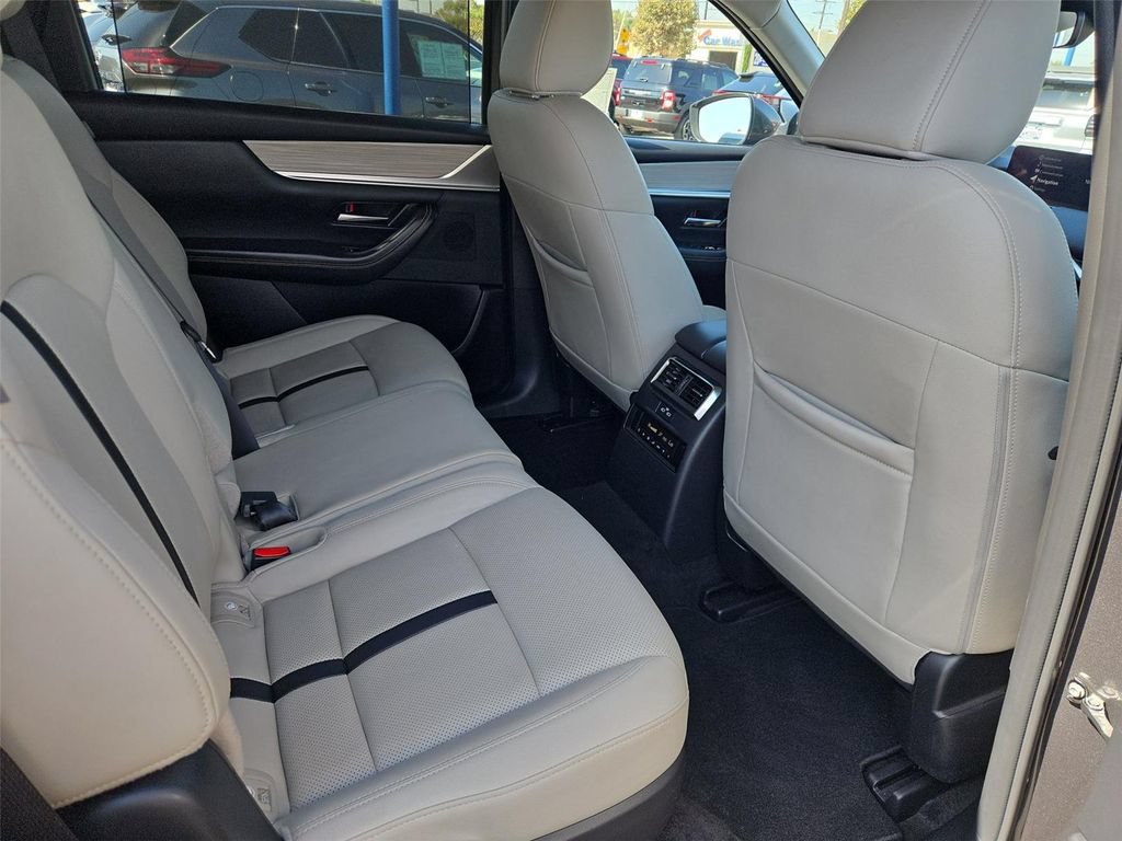 Used 2024 MAZDA CX-90 Plug-In Hybrid w/ Preferred AWD/4WD image 19