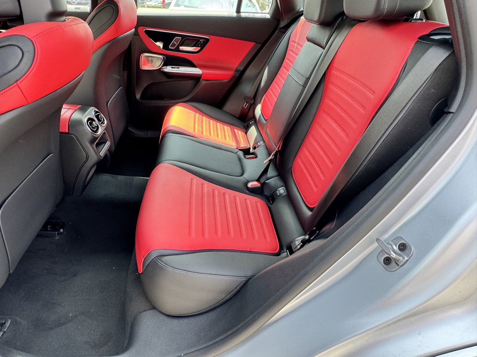 Used 2024 Mercedes-Benz GLC 43 AMG 4MATIC image 33