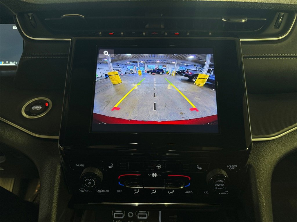 New 2025 Jeep Grand Cherokee 4WD image 18