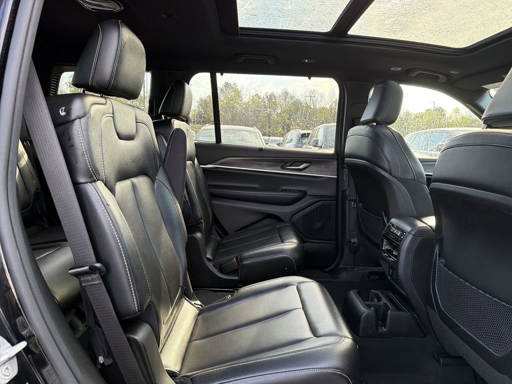 Used 2024 Jeep Grand Cherokee L Limited w/ Luxury Tech Group II image 17