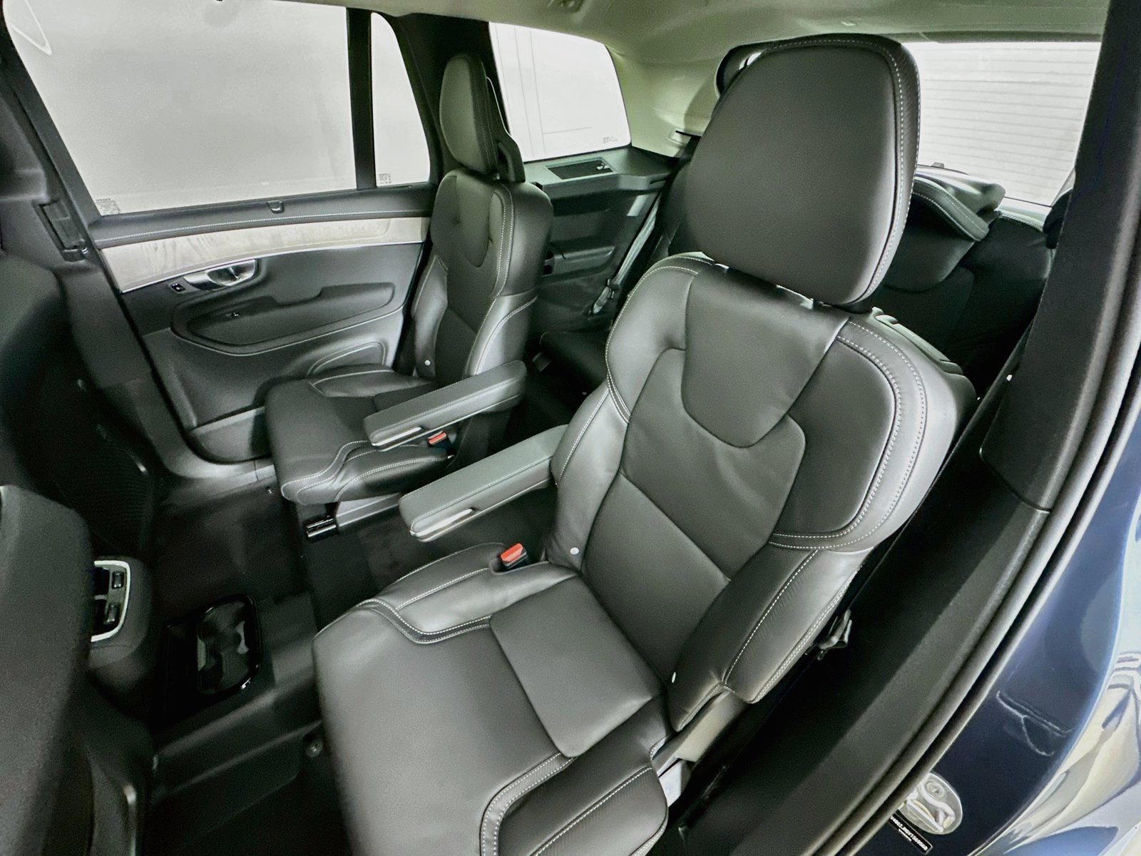 New 2027 Volvo XC90 B6 Ultra AWD/4WD image 36