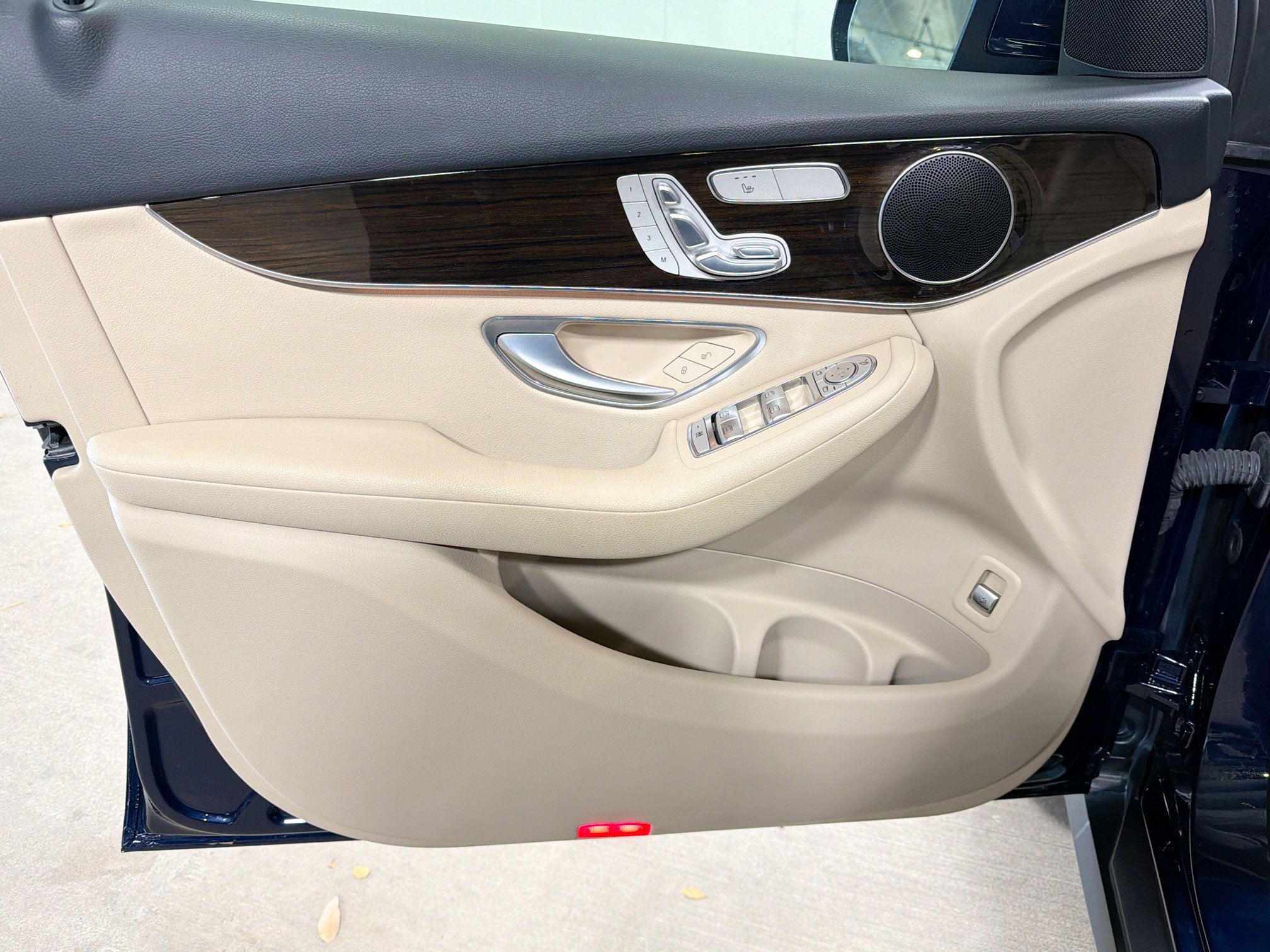 Used 2022 Mercedes-Benz GLC 300 image 21