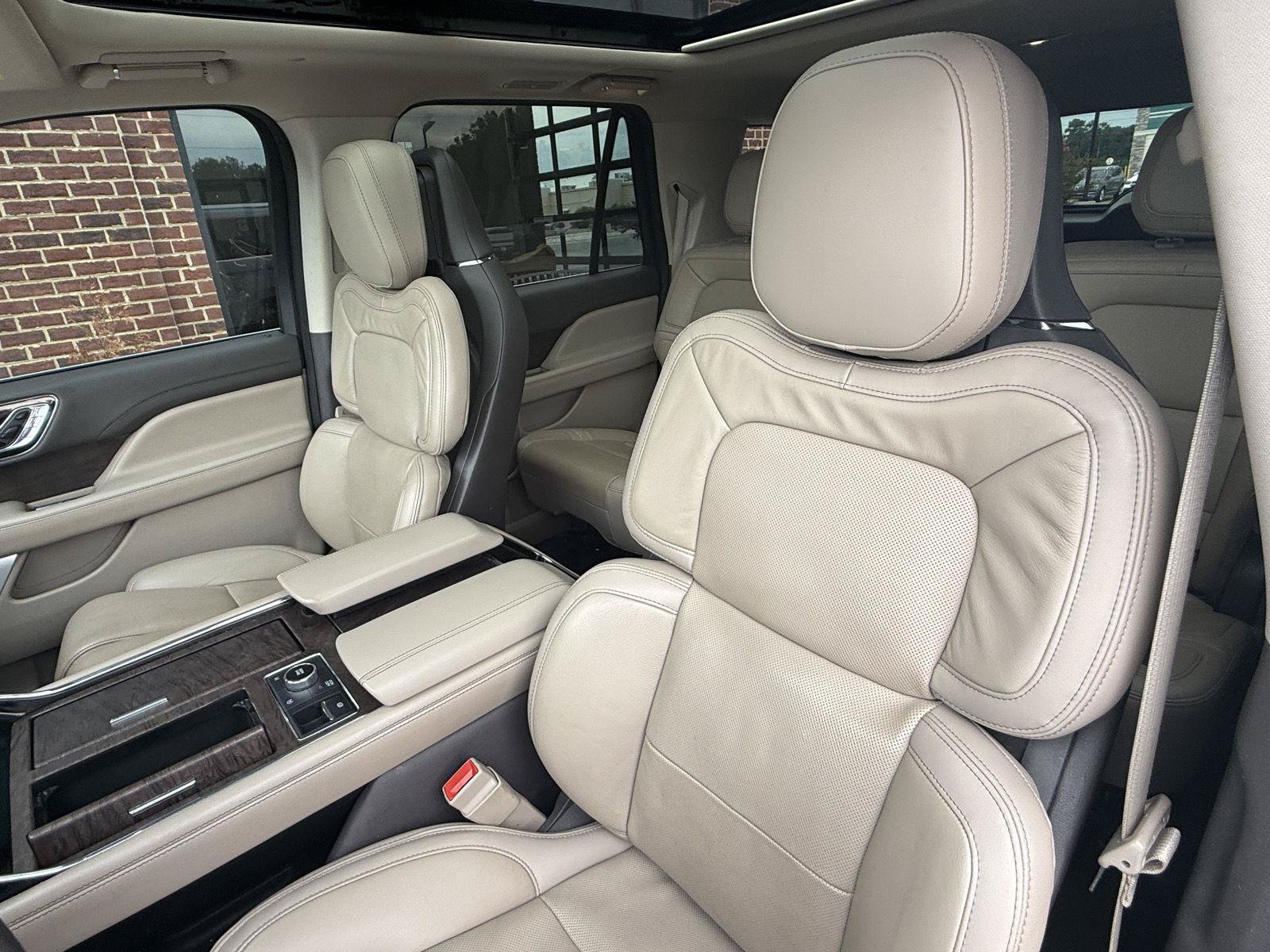 Used 2022 Lincoln Navigator L Reserve RWD image 17