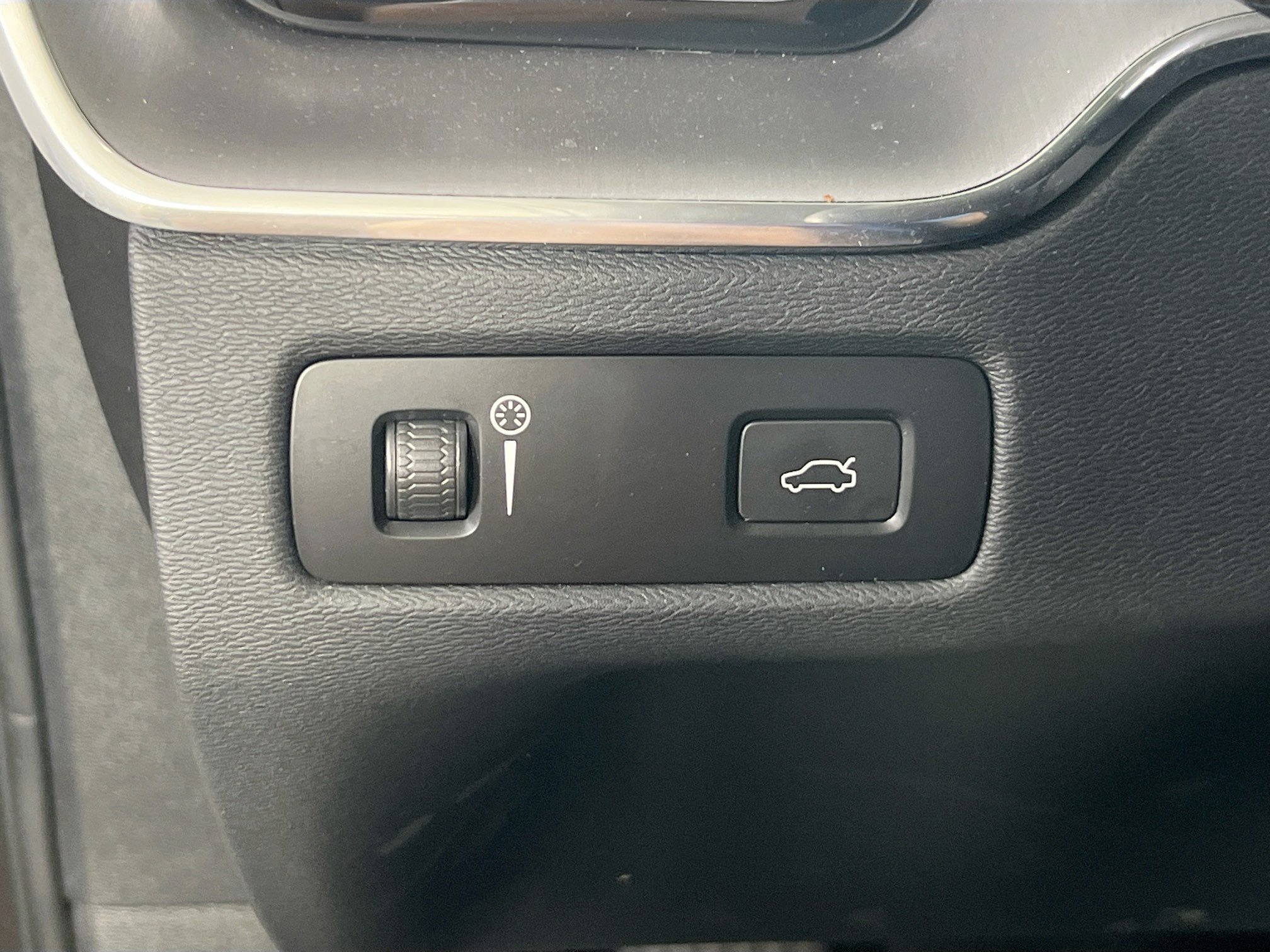 Used 2022 Volvo XC60 B5 Momentum image 10