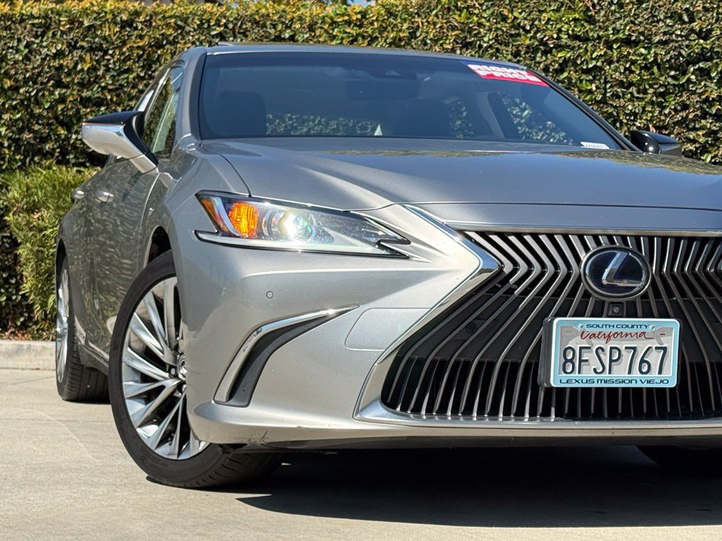 Used 2019 Lexus ES 300h w/ Accessory Package FWD image 7