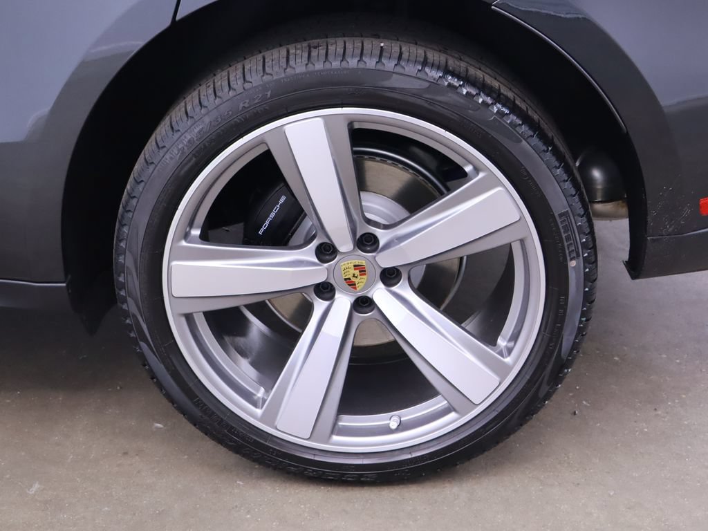 Used 2025 Porsche Macan AWD/4WD image 13