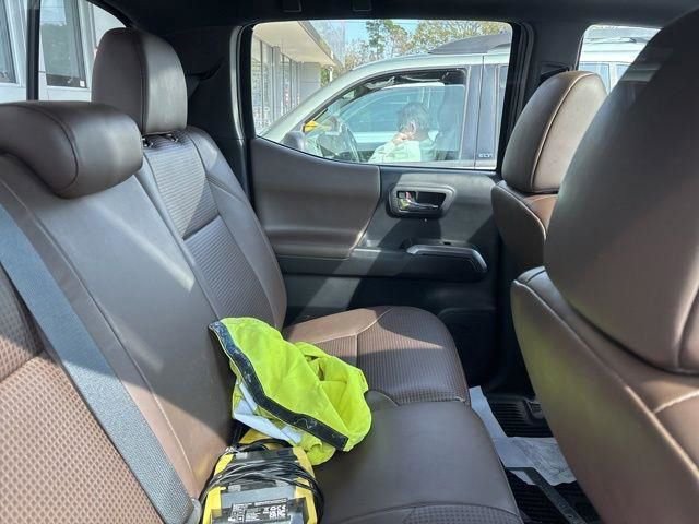 Used 2021 Toyota Tacoma Limited image 32