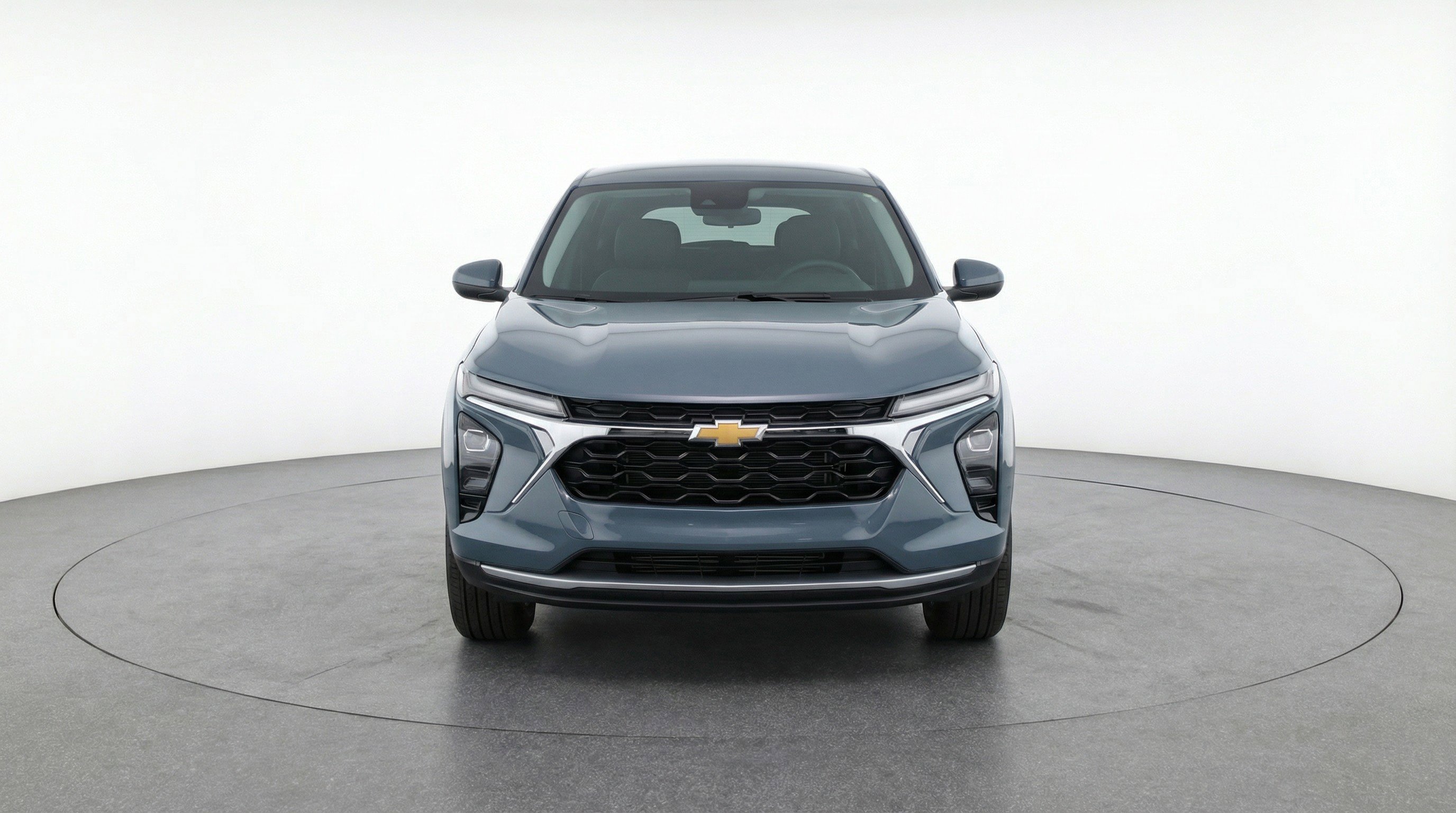 Used 2025 Chevrolet Trax LT FWD image 2