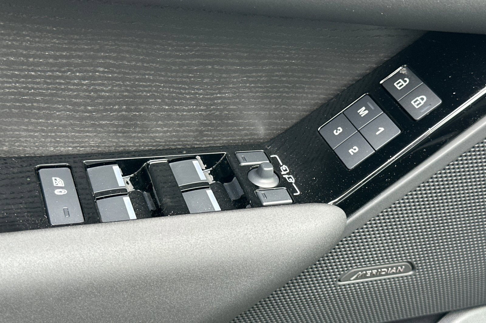 New 2026 Land Rover Range Rover Velar Dynamic SE image 11