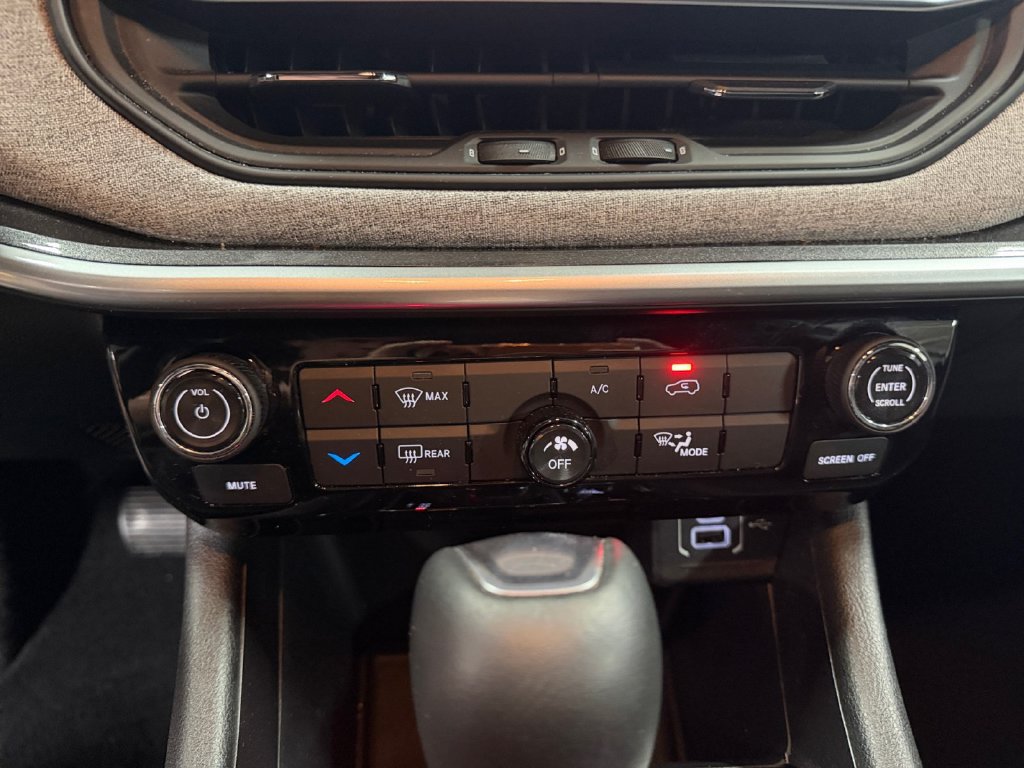 Used 2023 Jeep Compass Latitude AWD/4WD image 36