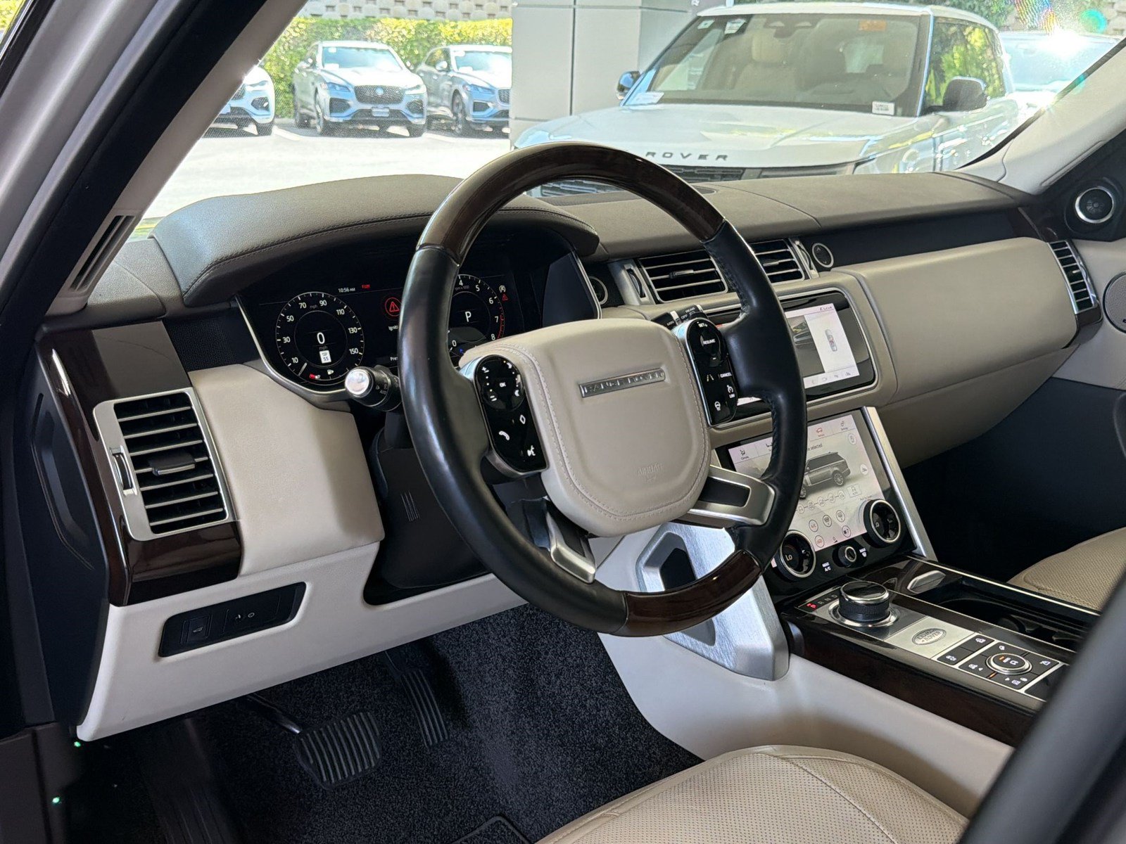 Used 2018 Land Rover Range Rover HSE AWD/4WD image 4