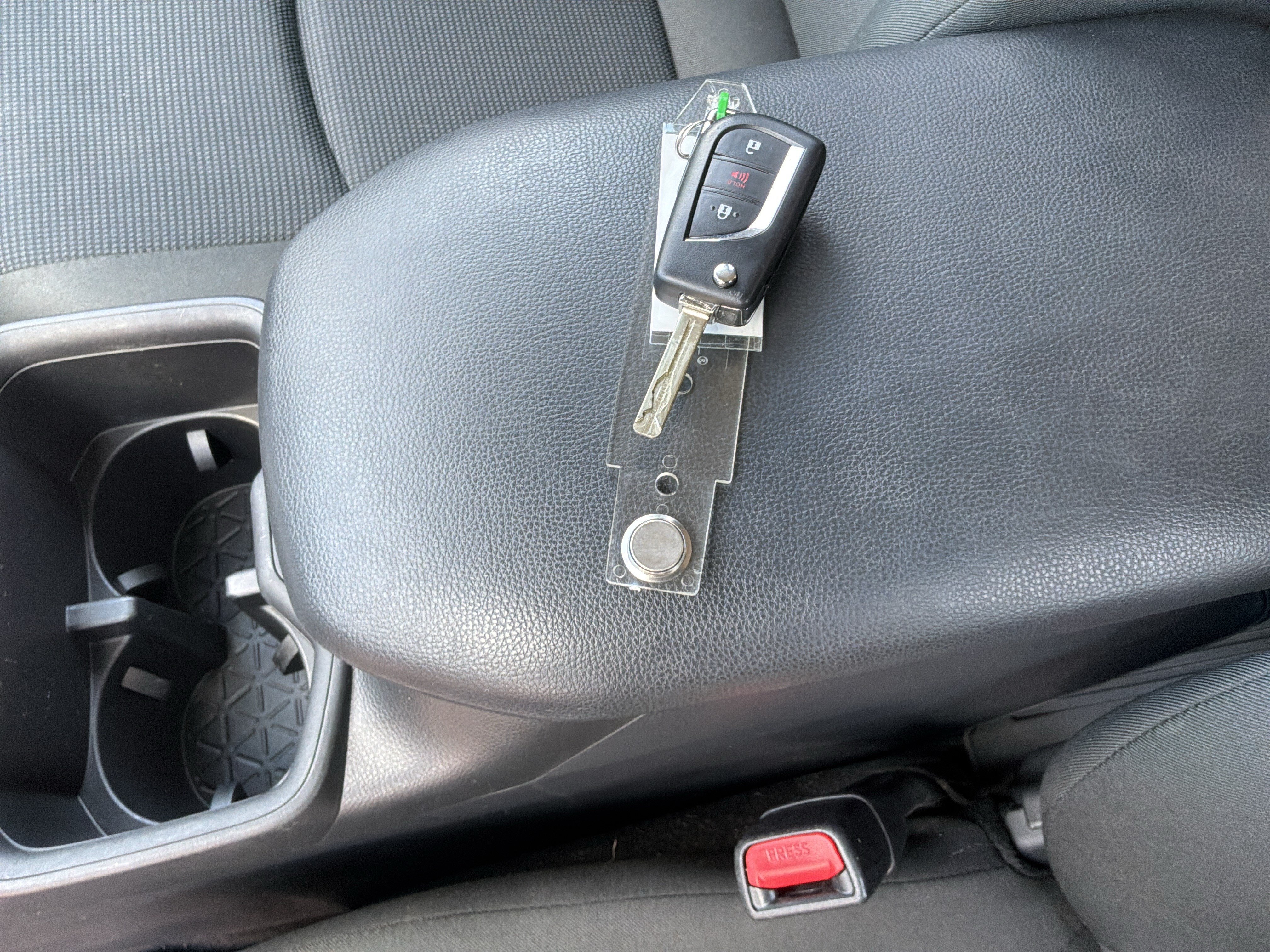 Used 2024 Toyota RAV4 LE AWD/4WD image 35
