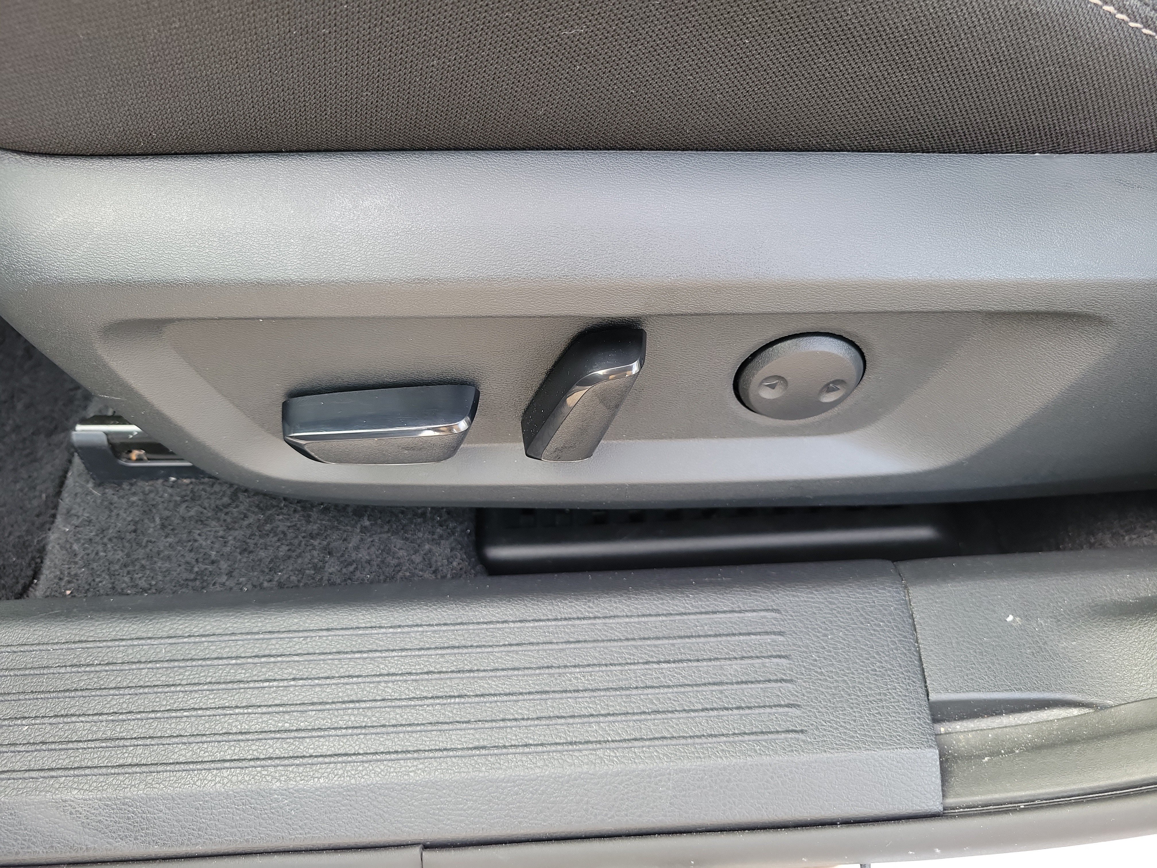 Used 2022 Nissan Rogue SV FWD image 23