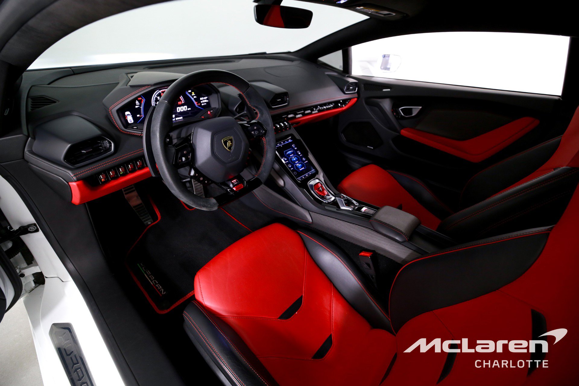 Used 2020 Lamborghini Huracan EVO image 12