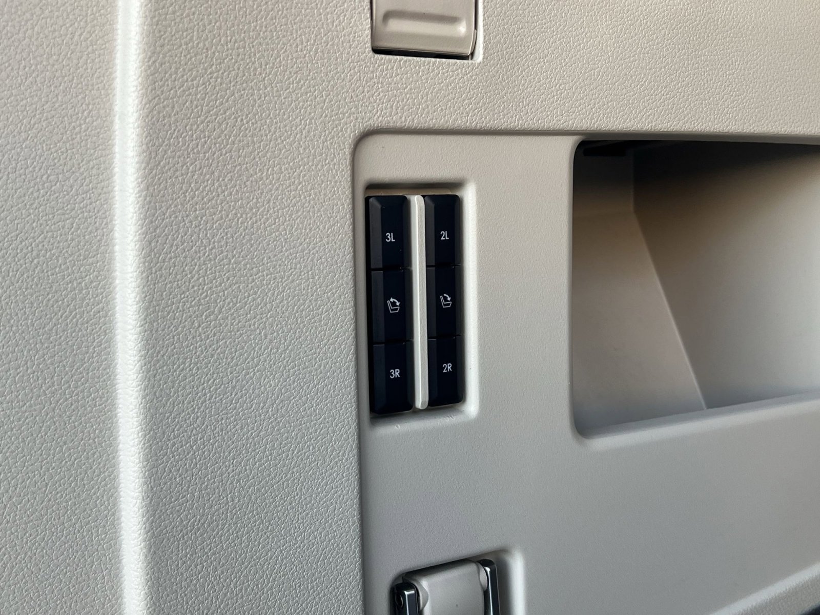 Used 2021 Lincoln Navigator Reserve w/ Luxury Package image 36