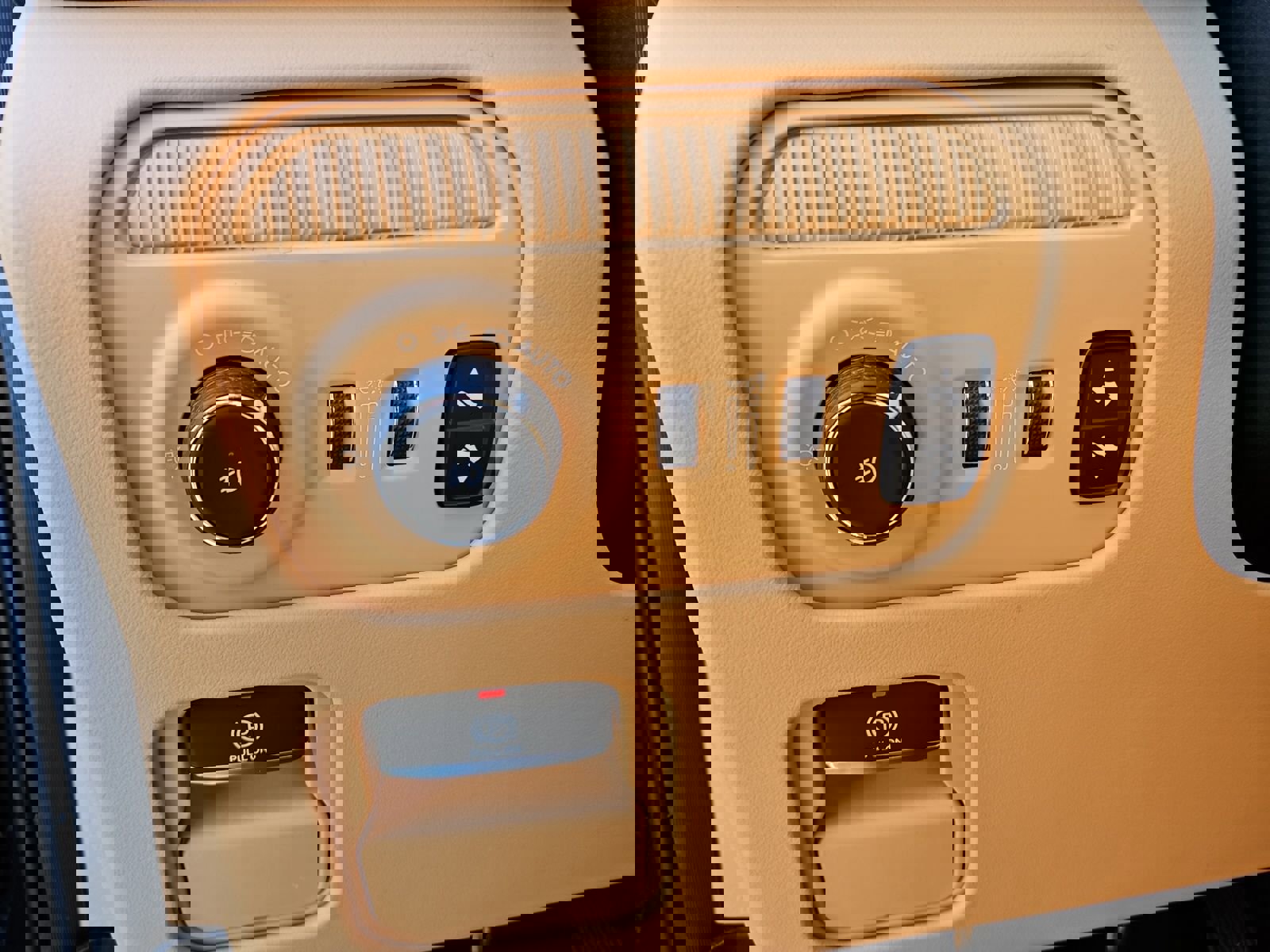 Used 2022 Jeep Grand Wagoneer Series III w/ Flexible Seating Group image 24