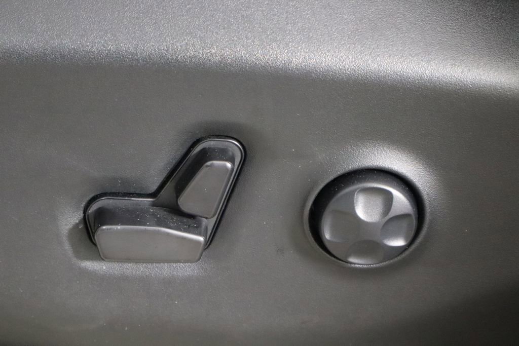 Used 2024 Chrysler Pacifica Touring-L image 24