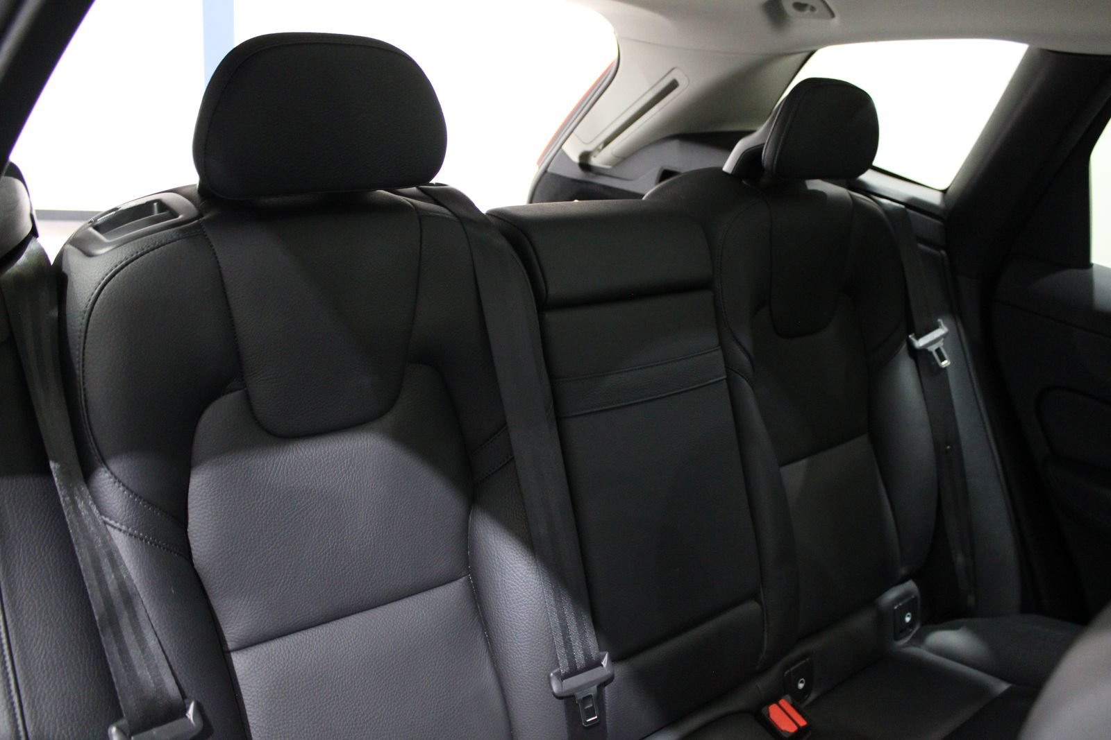 Used 2018 Volvo XC60 T6 Momentum w/ Convenience Package AWD/4WD image 37