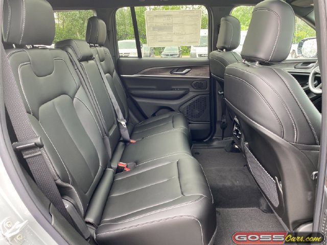 New 2026 Jeep Grand Cherokee Limited w/ Limited Altitude Package AWD/4WD image 8