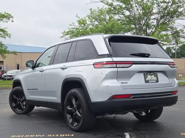 Used 2024 Jeep Grand Cherokee Altitude AWD/4WD image 21