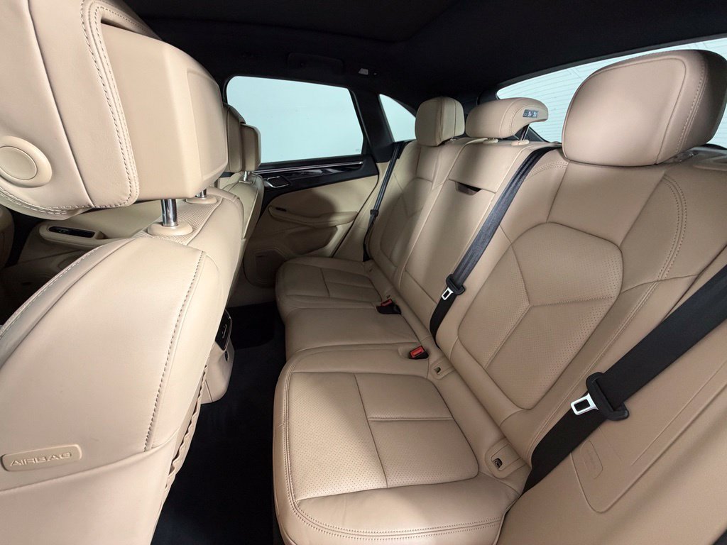 Certified 2024 Porsche Macan S AWD/4WD image 42
