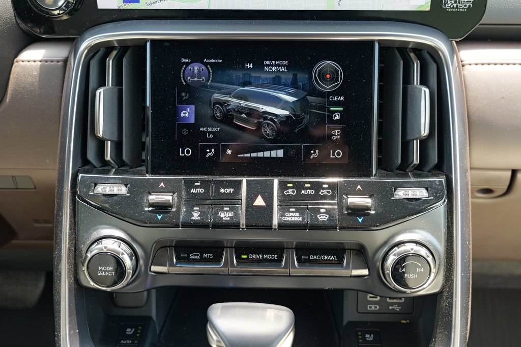 Used 2024 Lexus LX 600 4WD w/ Appearance Package image 57