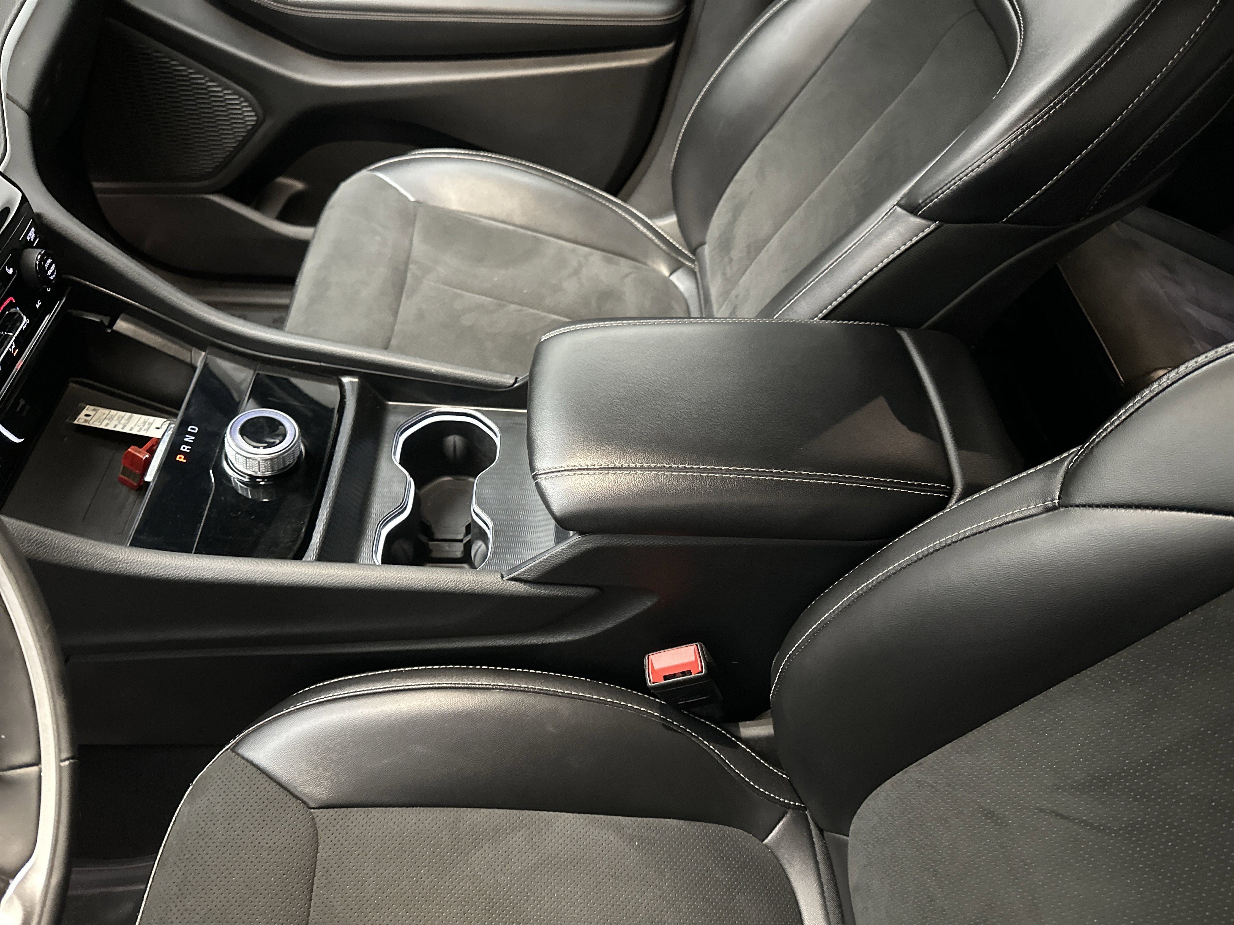 Used 2024 Jeep Grand Cherokee L Laredo image 38