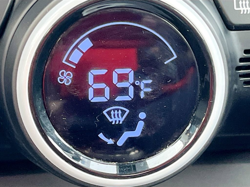 Used 2025 Hyundai Venue Limited image 16