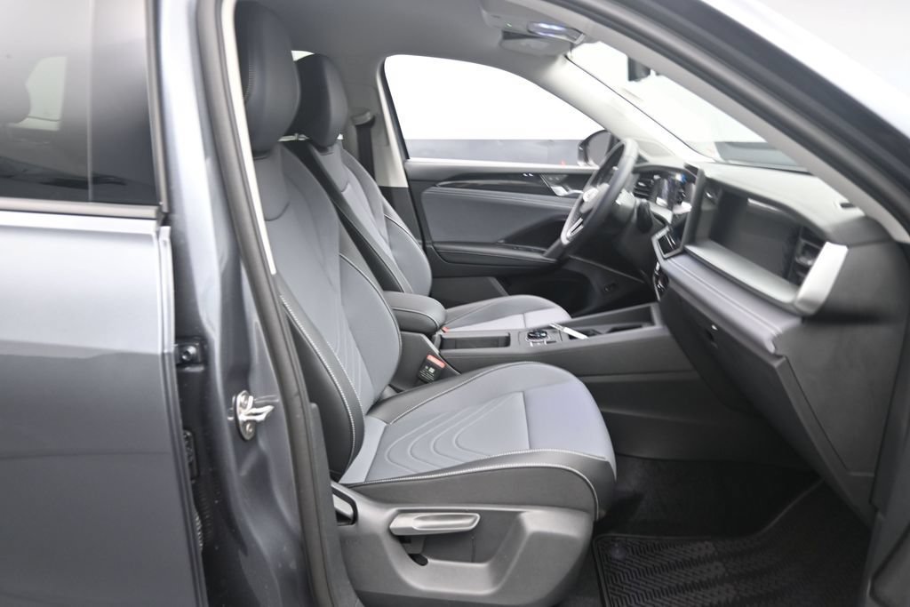 New 2026 Volkswagen Tiguan SE FWD image 25