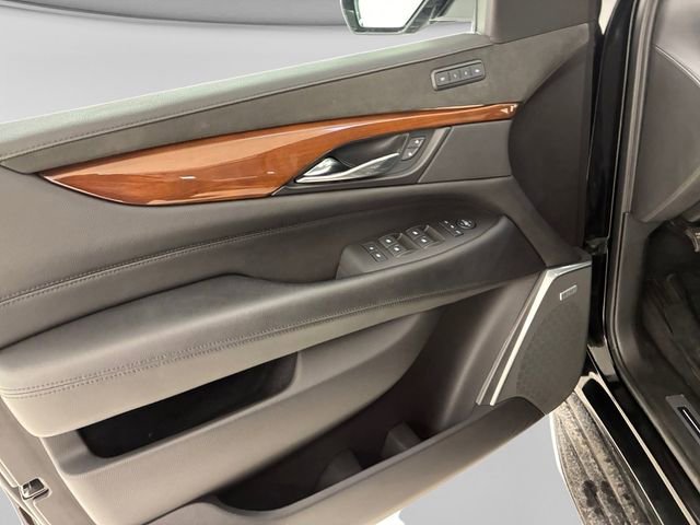 Used 2020 Cadillac Escalade 4WD image 13