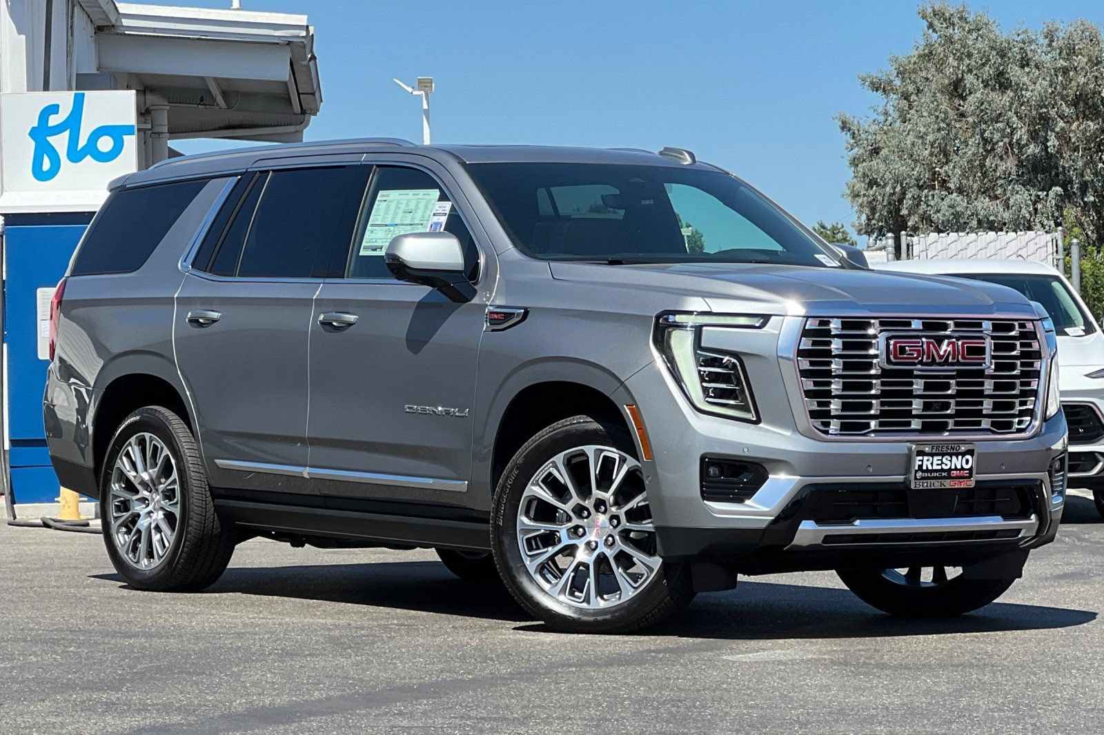 New 2026 GMC Yukon Denali w/ Denali Reserve Package AWD/4WD image 2