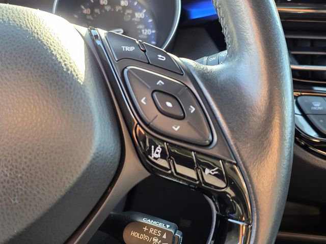 Used 2022 Toyota C-HR XLE FWD image 26