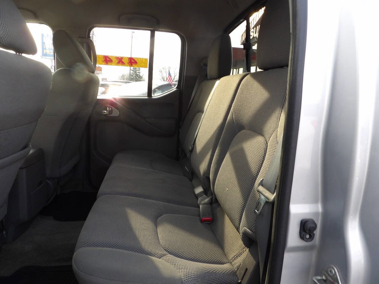 Used 2017 Nissan Frontier SV w/ SV Value Truck Package image 9