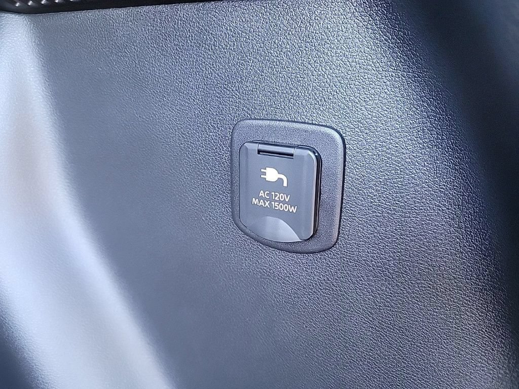 New 2026 Nissan Leaf Platinum+ w/ Floor Mat Package (Platinum+) FWD image 24