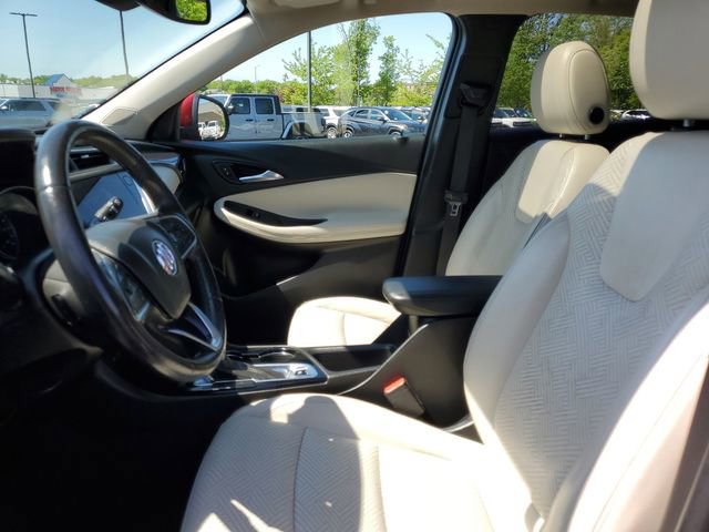 Used 2020 Buick Encore GX Essence w/ Experience Buick Package FWD image 9