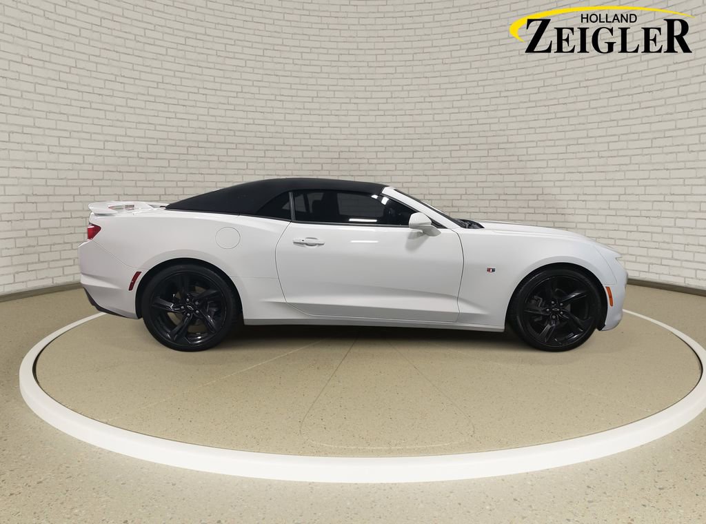 Used 2021 Chevrolet Camaro LT RWD image 4