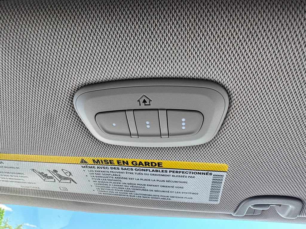 Used 2023 Chrysler Pacifica Limited FWD image 29
