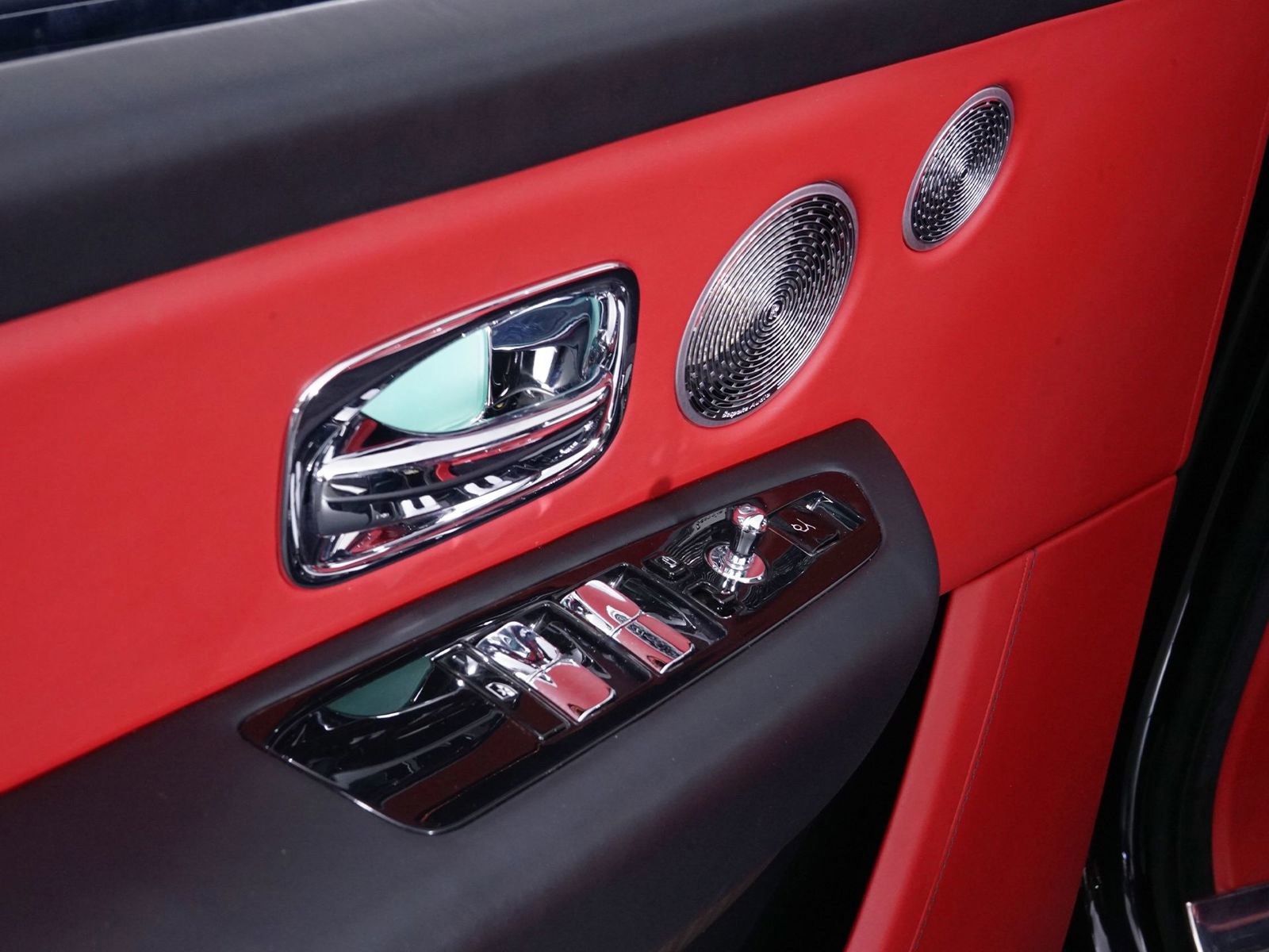 Used 2022 Rolls-Royce Cullinan w/ Cullinan Package image 38