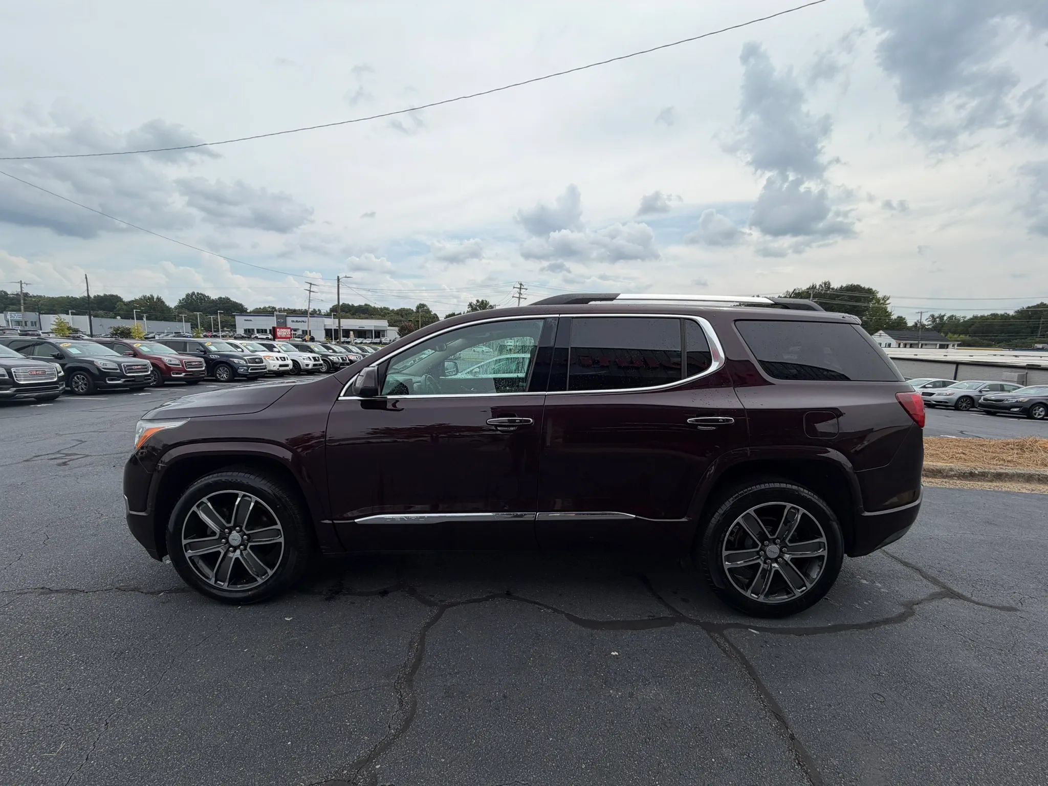 Used 2017 GMC Acadia Denali w/ Technology Package AWD/4WD image 4