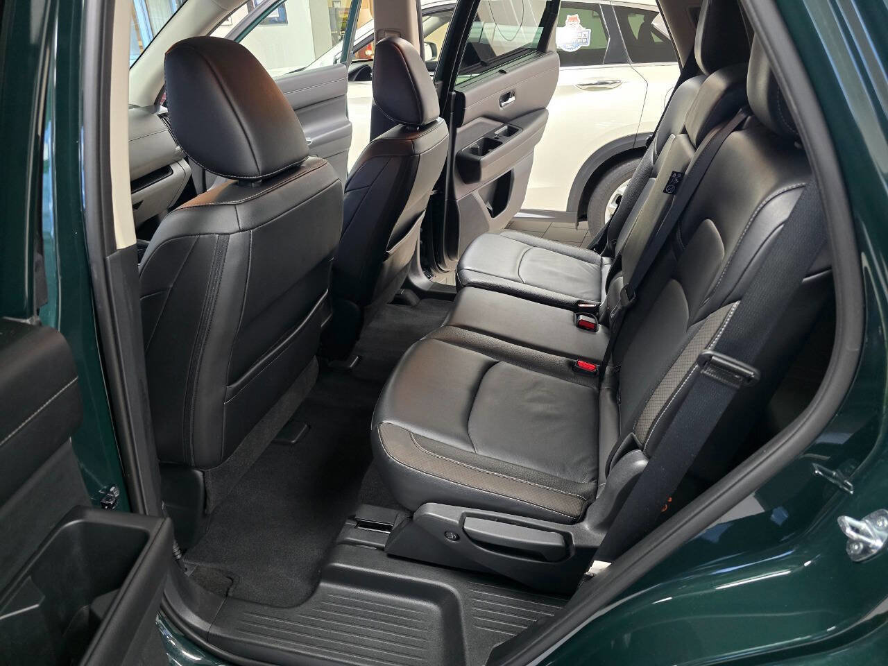 Used 2023 Nissan Pathfinder SL AWD/4WD image 19