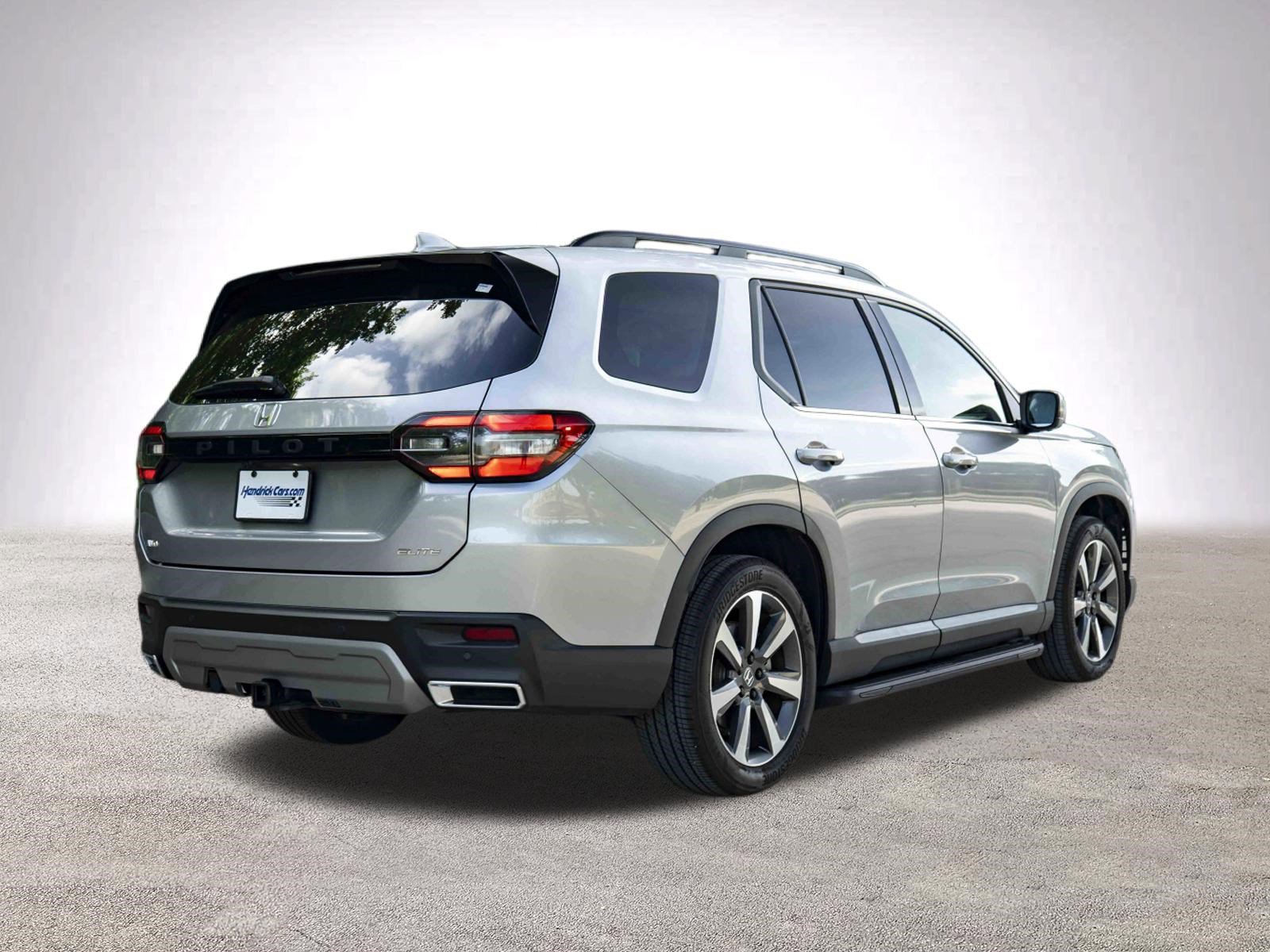 Used 2024 Honda Pilot Elite image 9