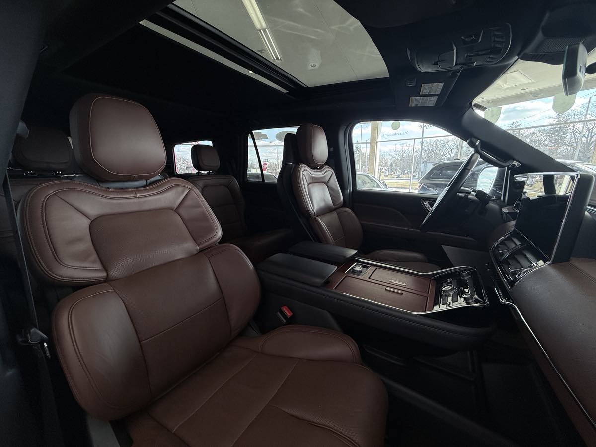 Used 2024 Lincoln Navigator Reserve AWD/4WD image 32